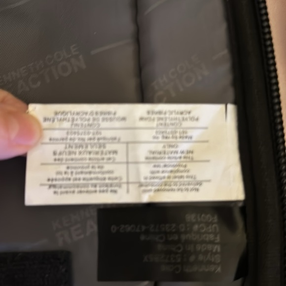 Kenneth Cole Reaction laptop case with carrying strap Fits 13” wide laptop snug - Picture 7 of 8